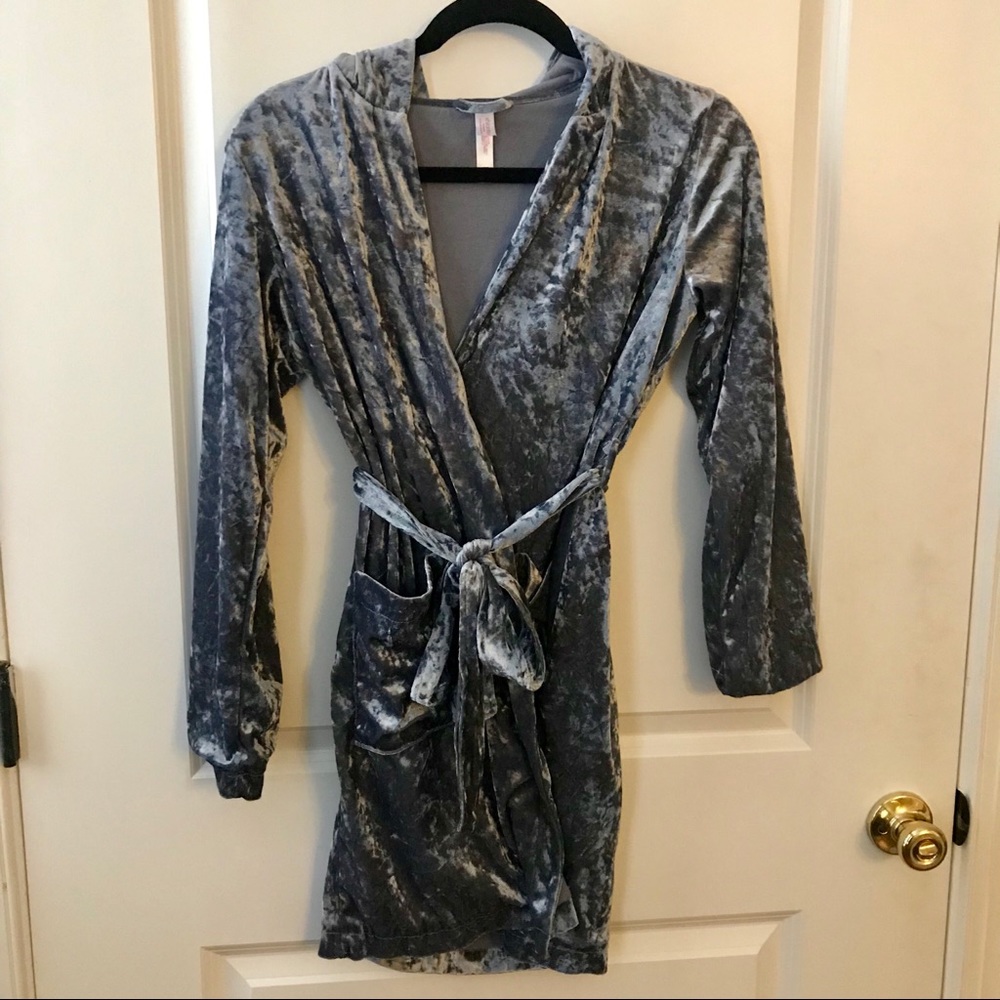 velvet hooded robe 😍